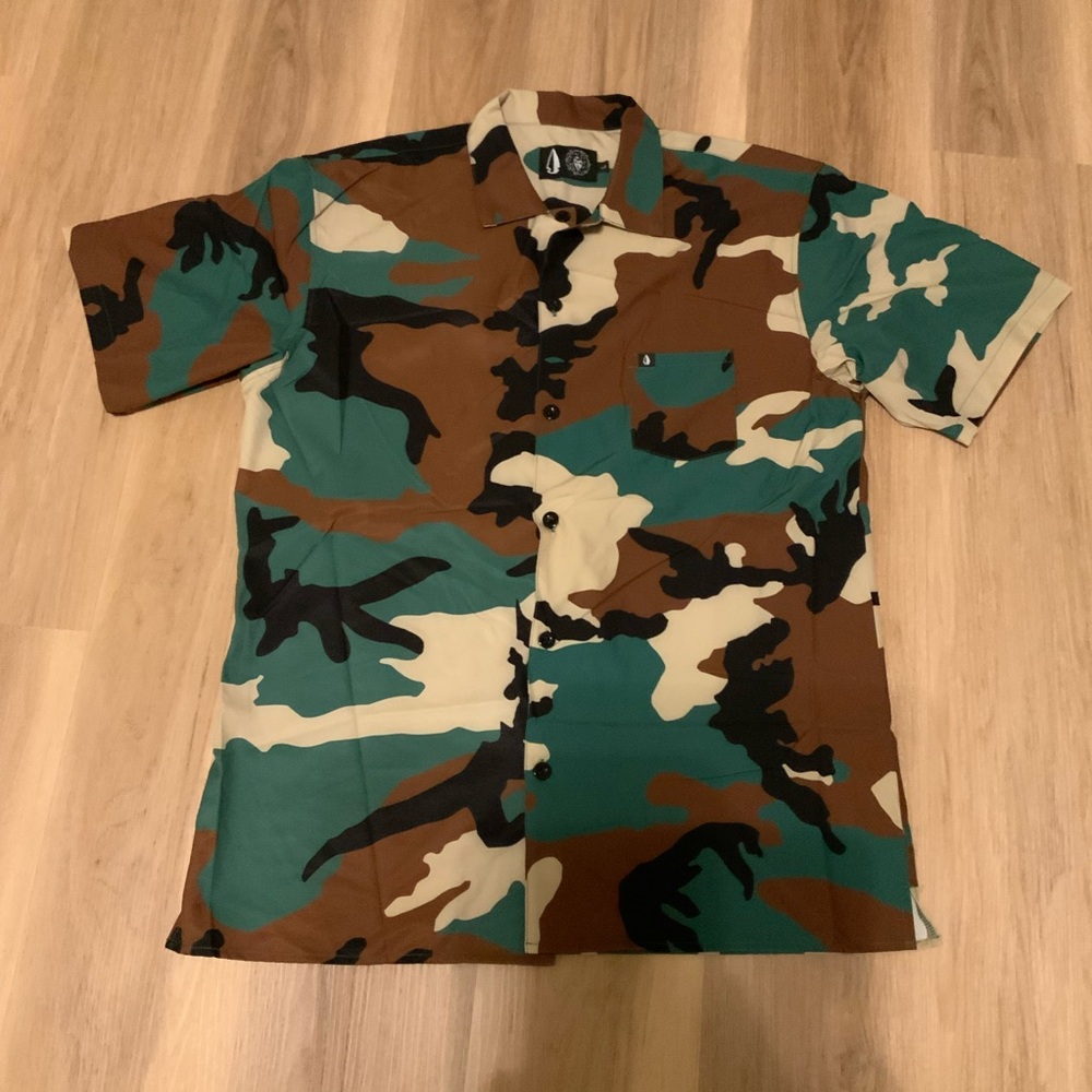 Camo Tachuntfish Button Up - L